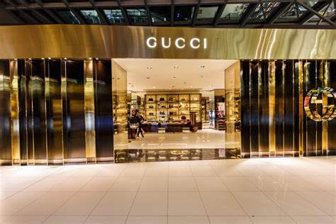 Gucci men's shopping centre